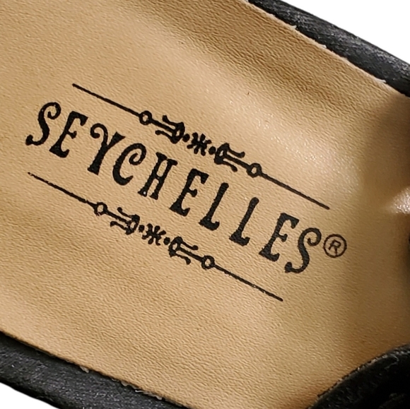 Seychelles Black Suede Bootie sandals. Velcro side closure. Chunky - Picture 3 of 10